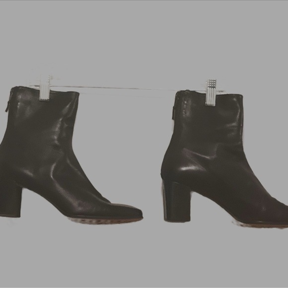 Stuart Weitzman short black leather boots size 10.5 - Picture 2 of 6